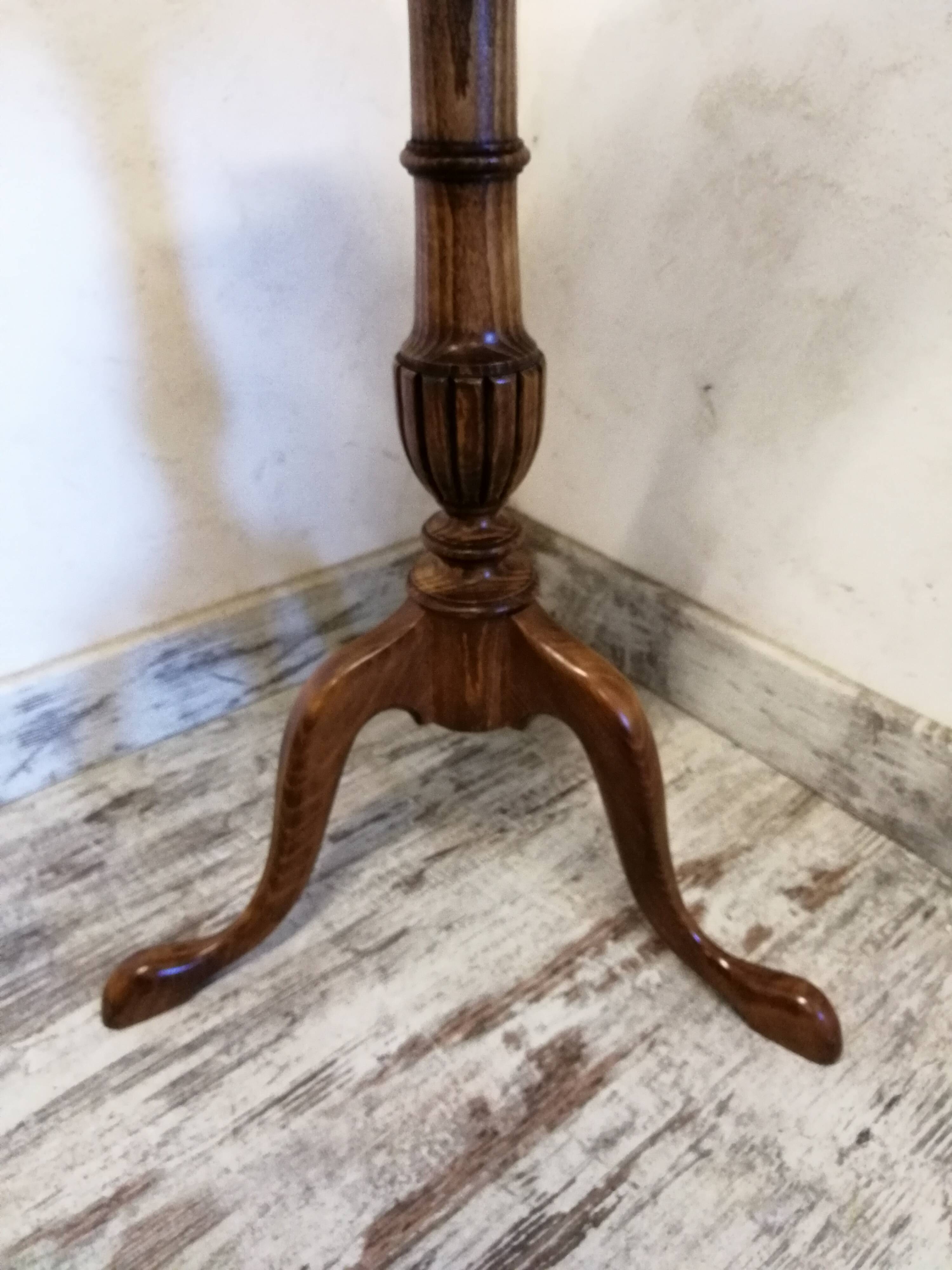Wooden pedestal table
