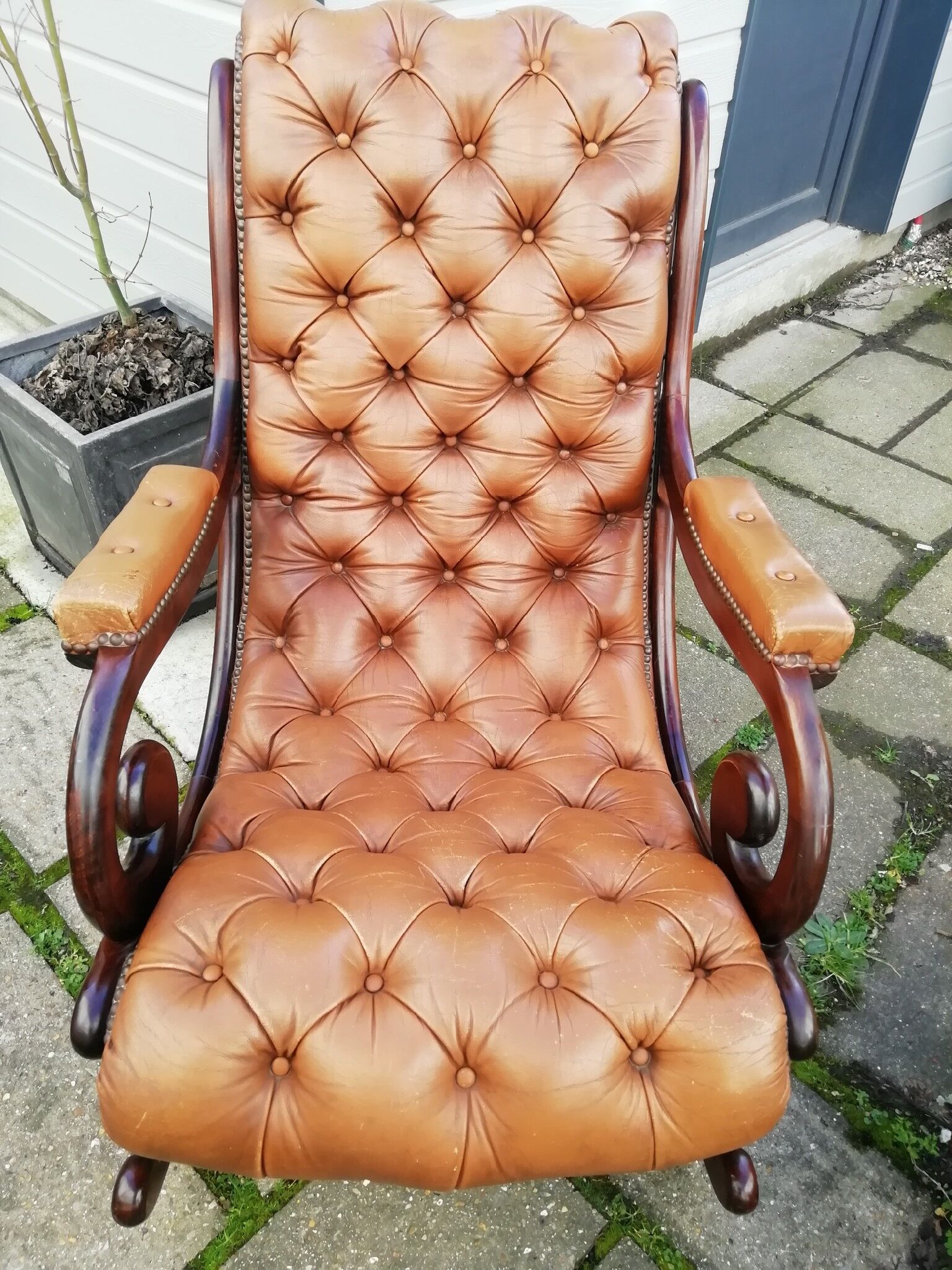 Rocking leather Chesterfield