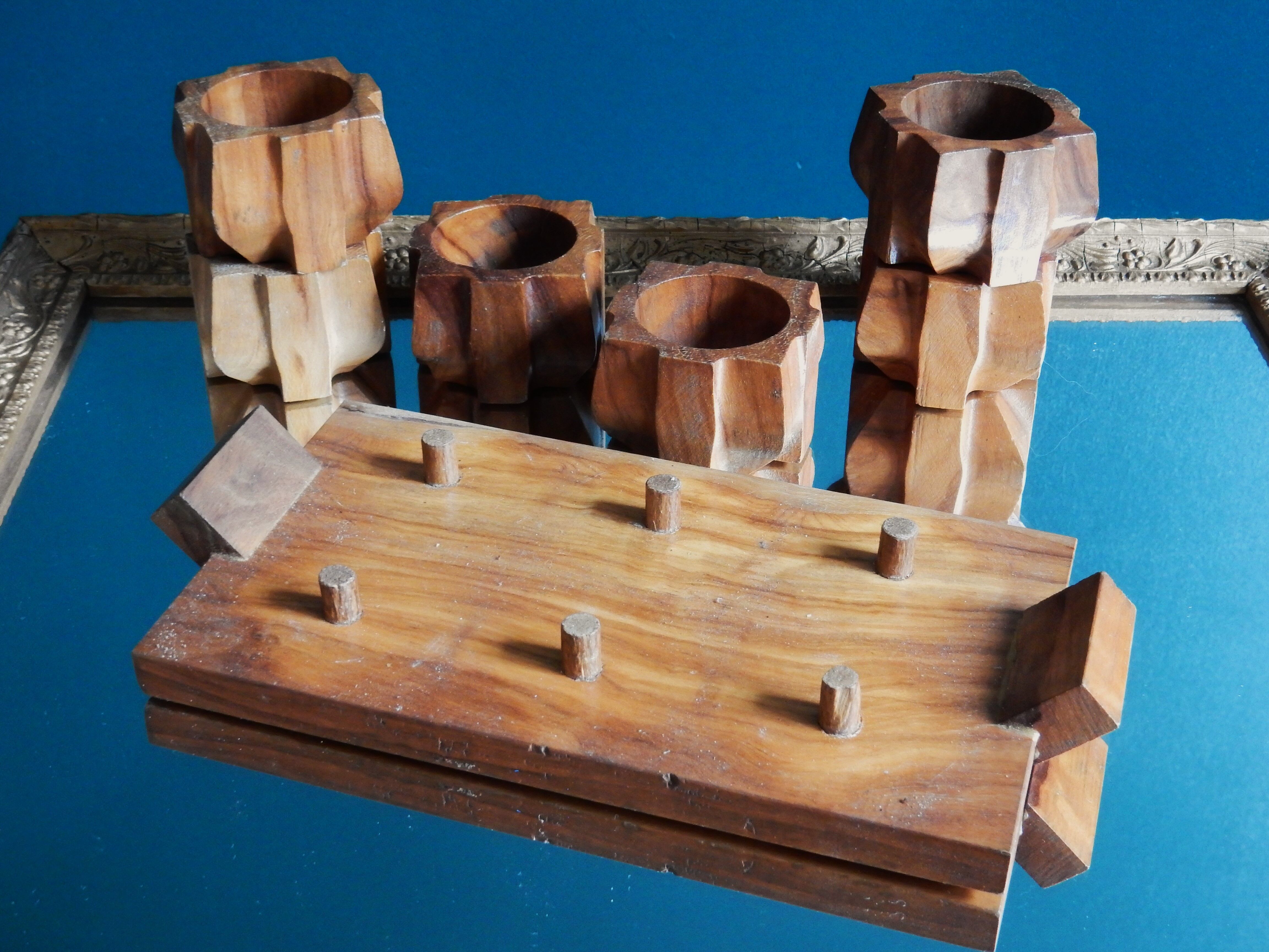 6 egg cups and their olive wood tray