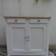 Buffet parisien vintage réenchanté en gris perle, plateau bois.