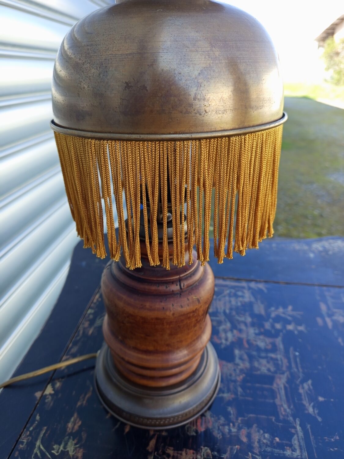 Lampe vintage élégante – bois & laiton – esprit chic intemporel