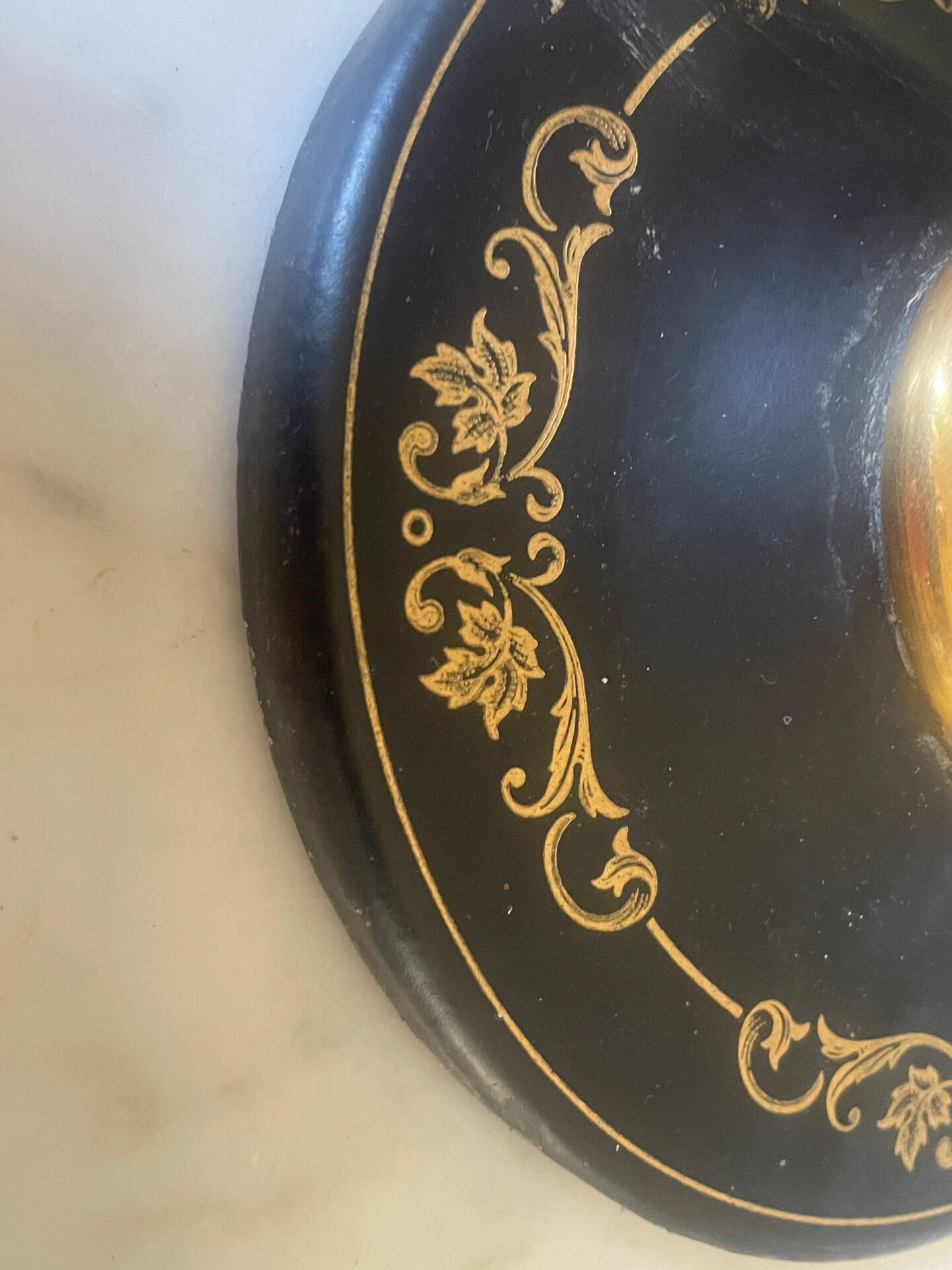 Black leather lamp Le Tanneur