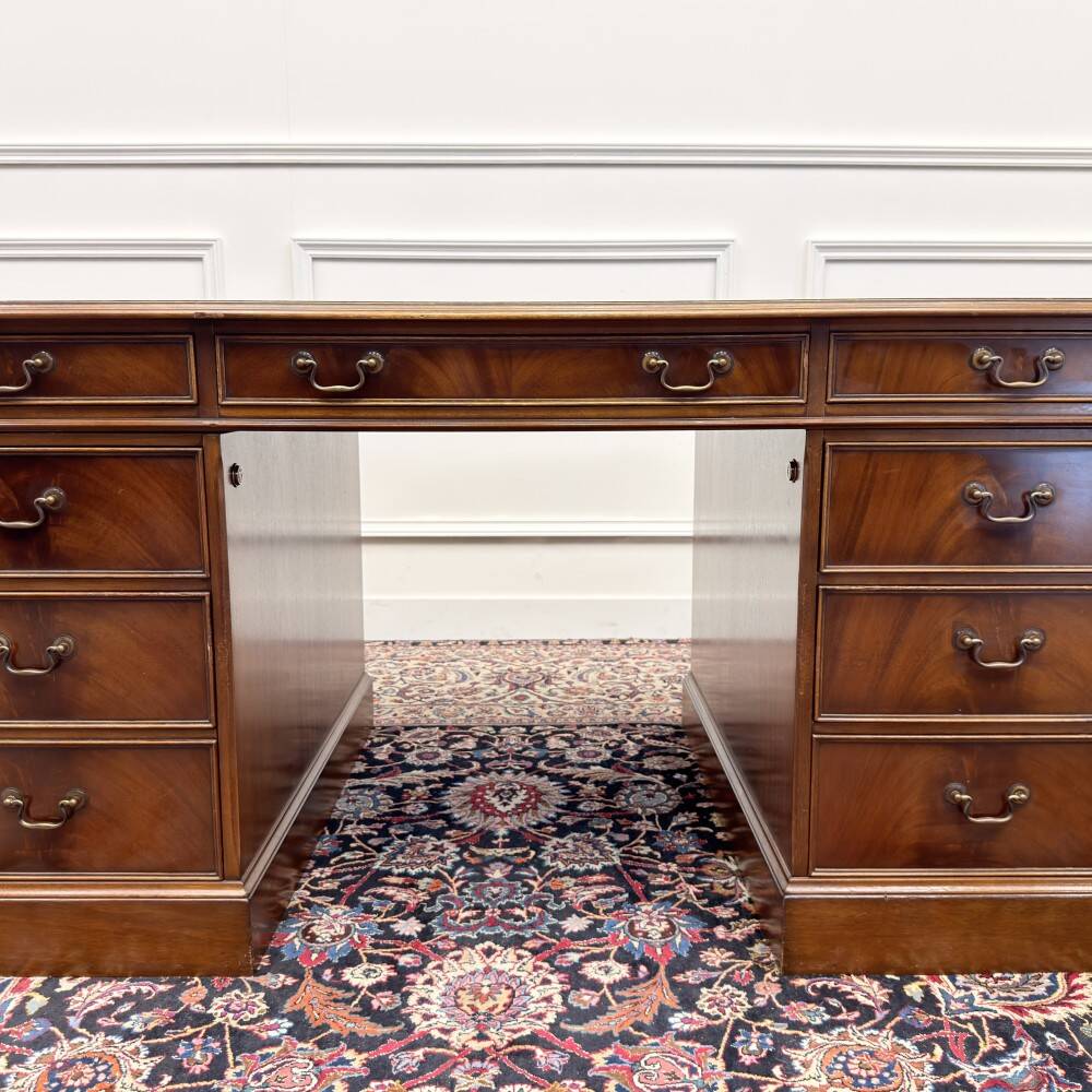 Classic English Heldense Desk