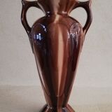 Vase with two slip handles