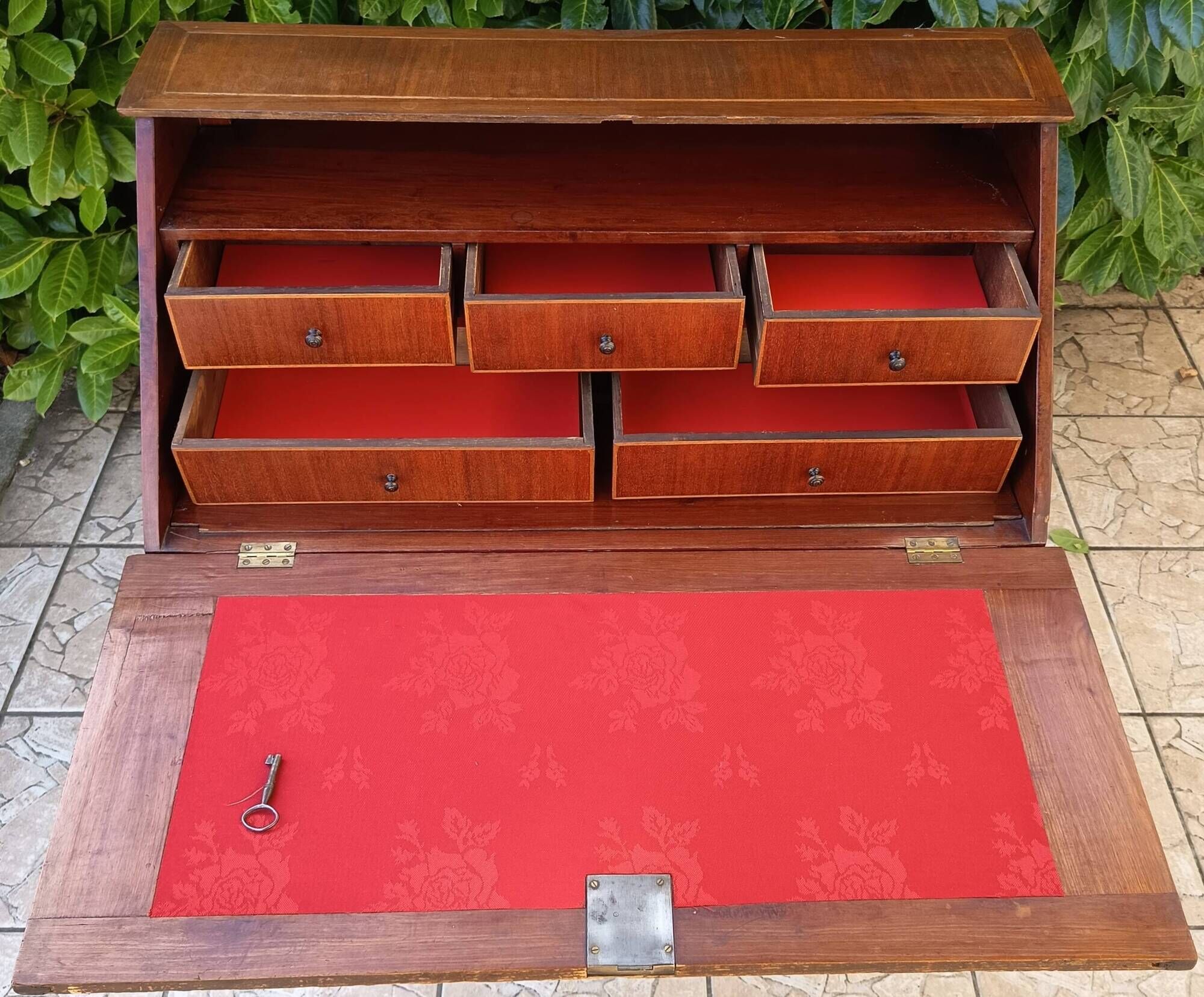 Scriban style English in mahogany.