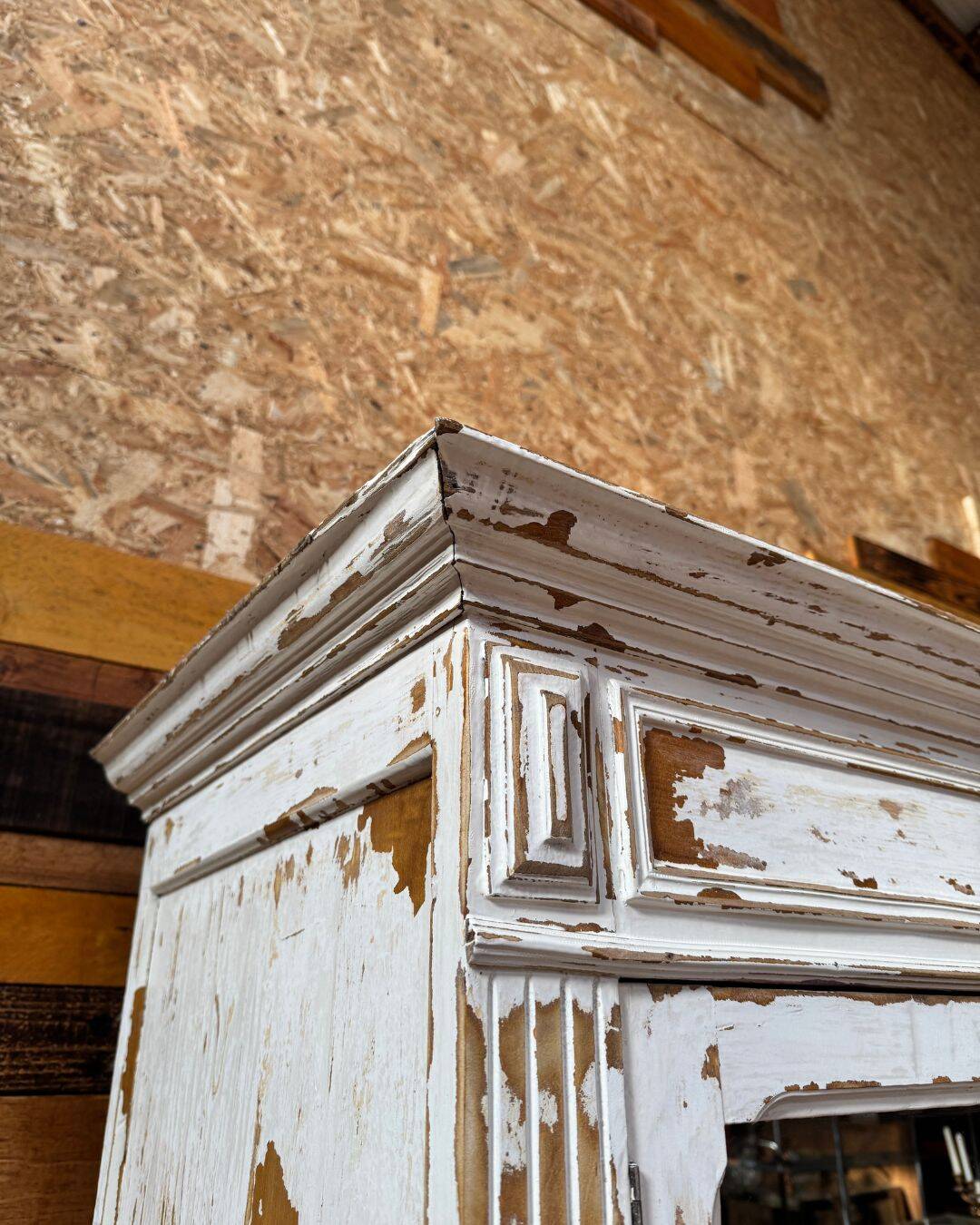Armoire parisienne vitrée et patinée
