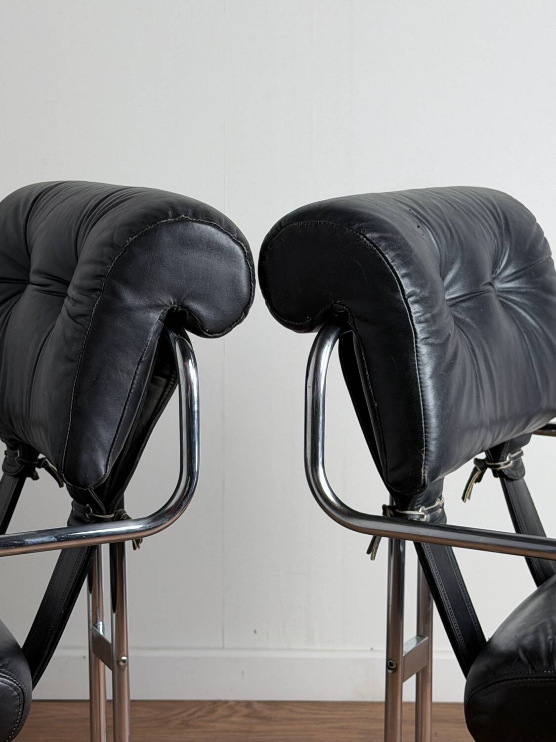 Pair of "Tucroma" armchairs – Guido Faleschini for iMariani – Italy