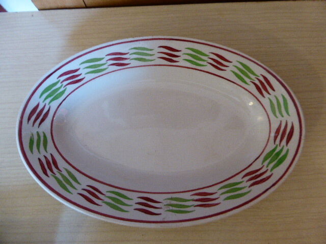 Service dish, in earthenware geometric patterns red and vintage green, stamped KG Luneville