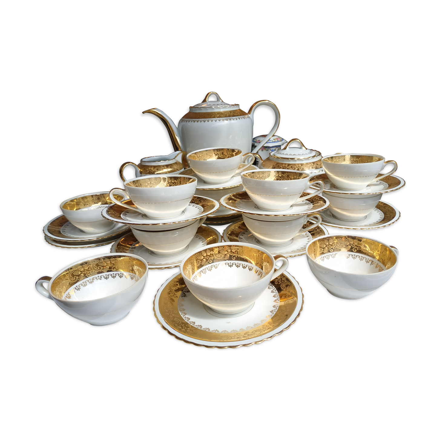 Coffee service 12 cups in white and gold porcelain