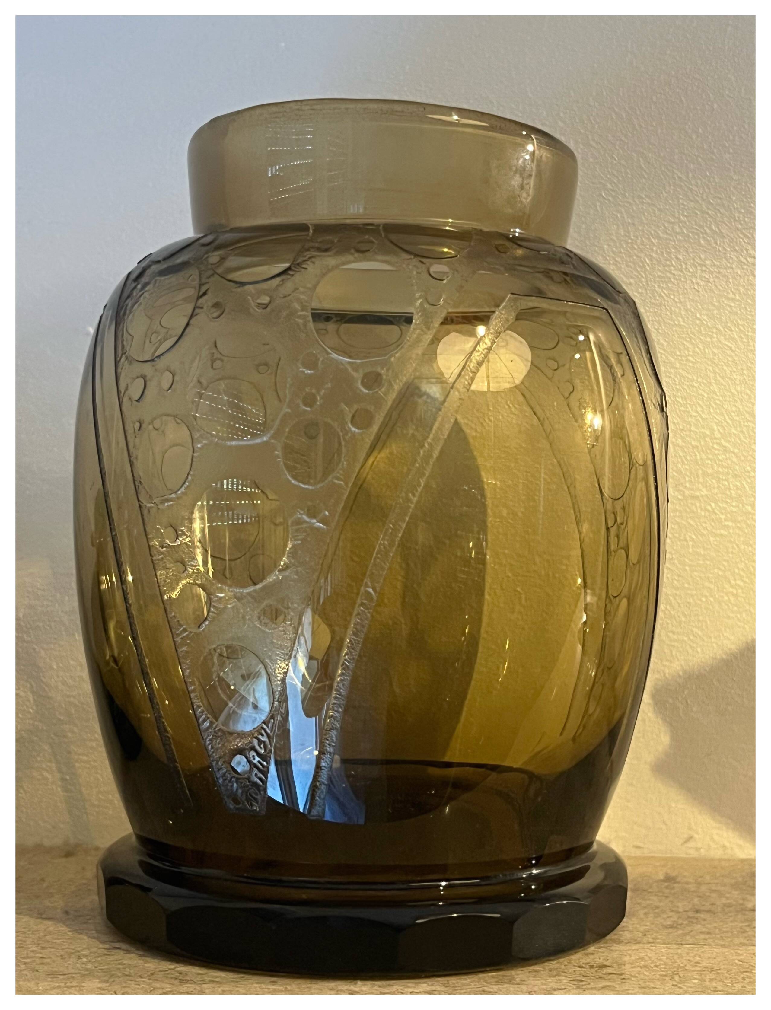 Art Deco vase from 1930 signed D'Argyl, acid-etched decoration.