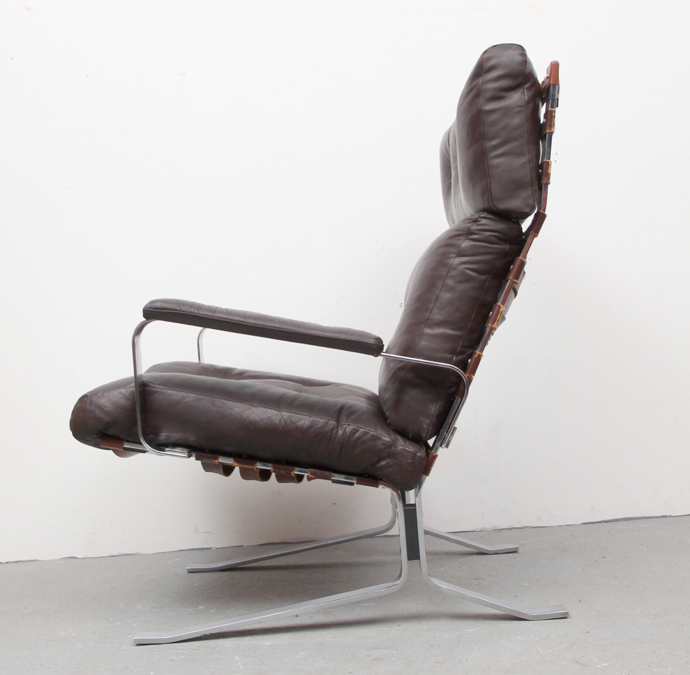Fauteuil en cuir marron 1970