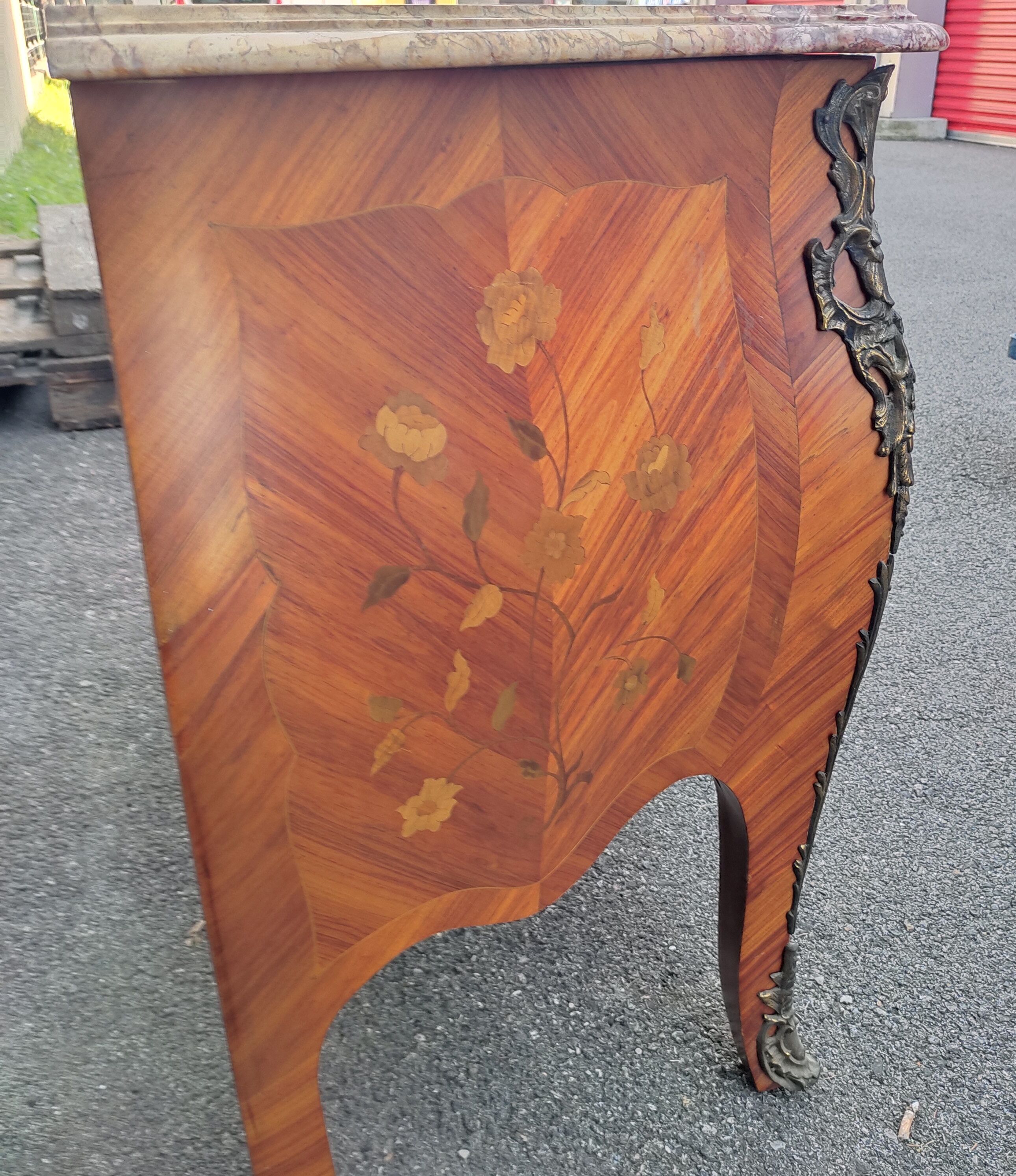 Louis XV chest of drawers in rosewood