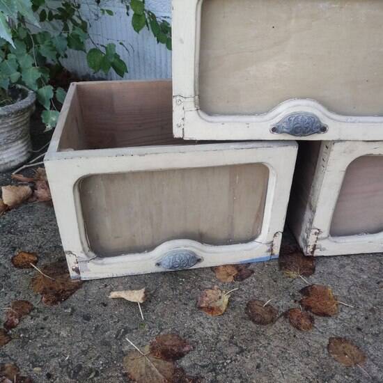 Set of three drawers