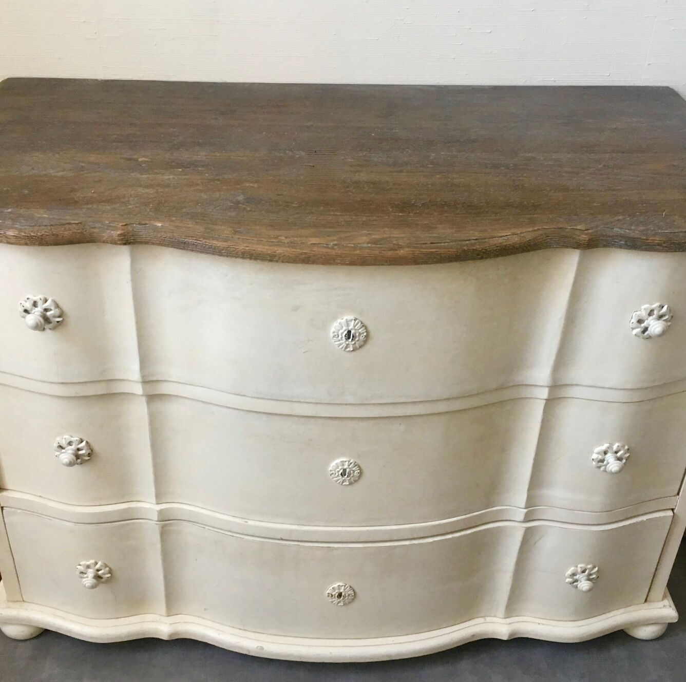 Dresser old patina white cream