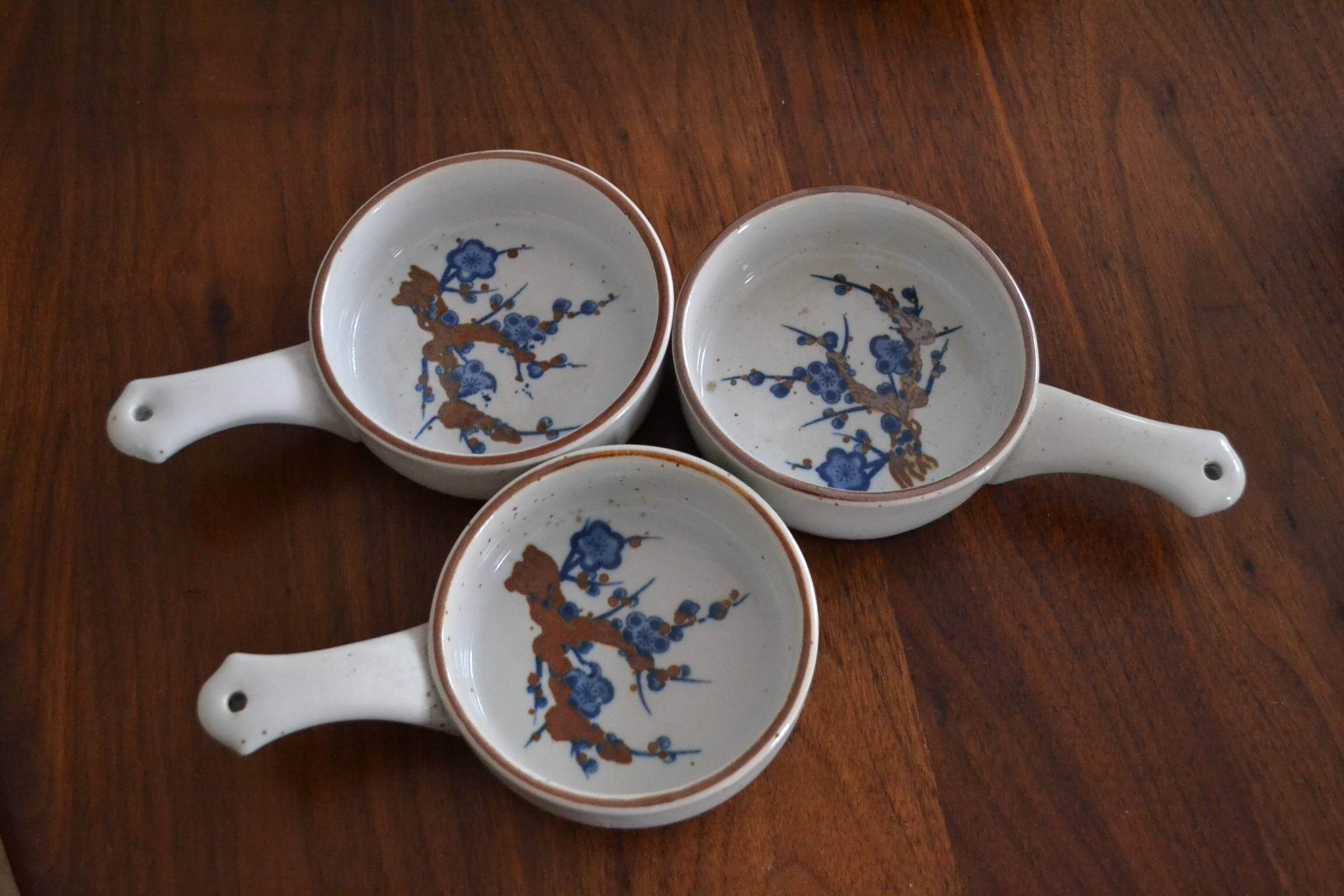 Lot de 3 caqulons motif japonisant.