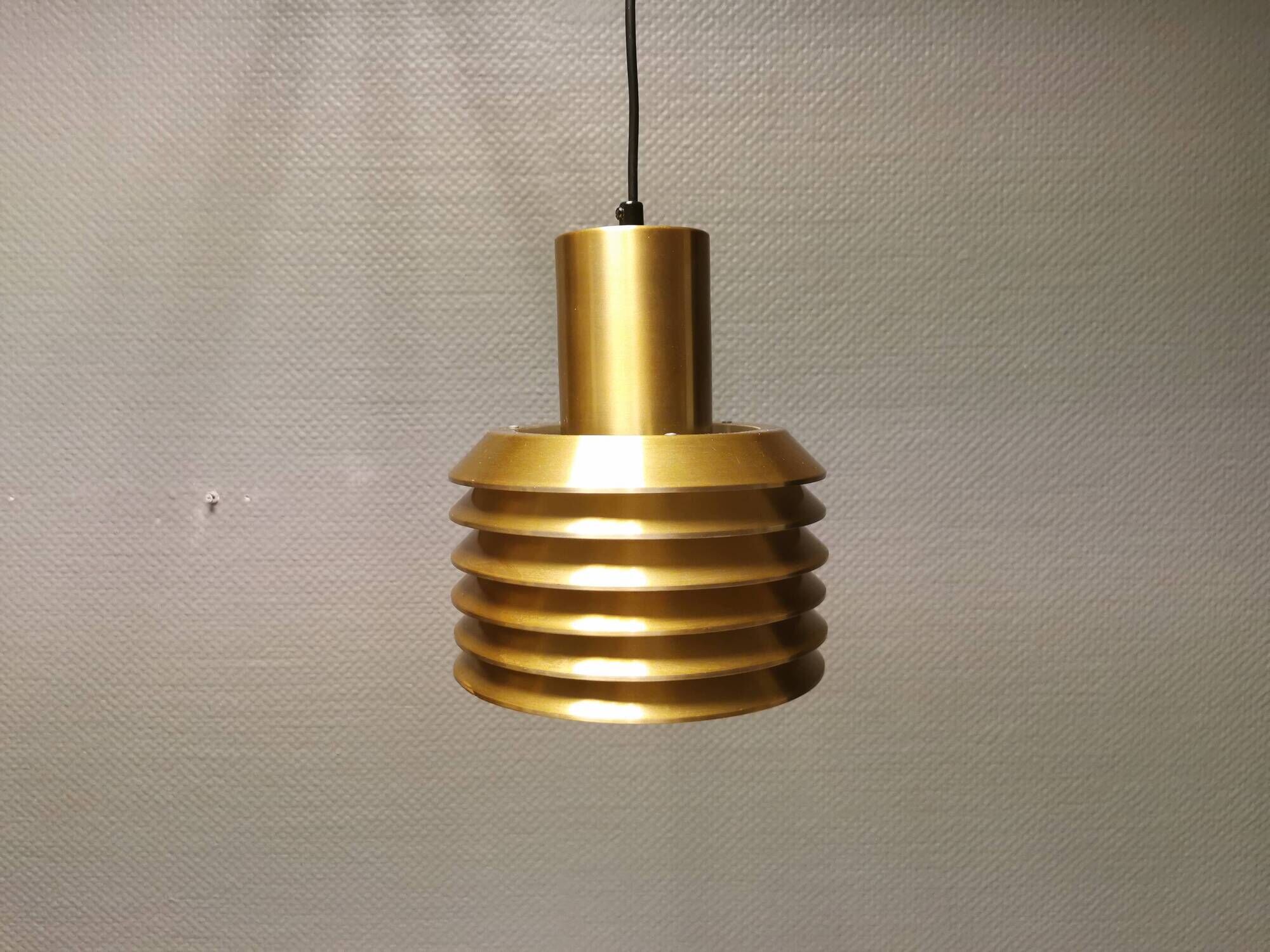 Hanging lamp in gold-colored aluminum with many layers of shades.