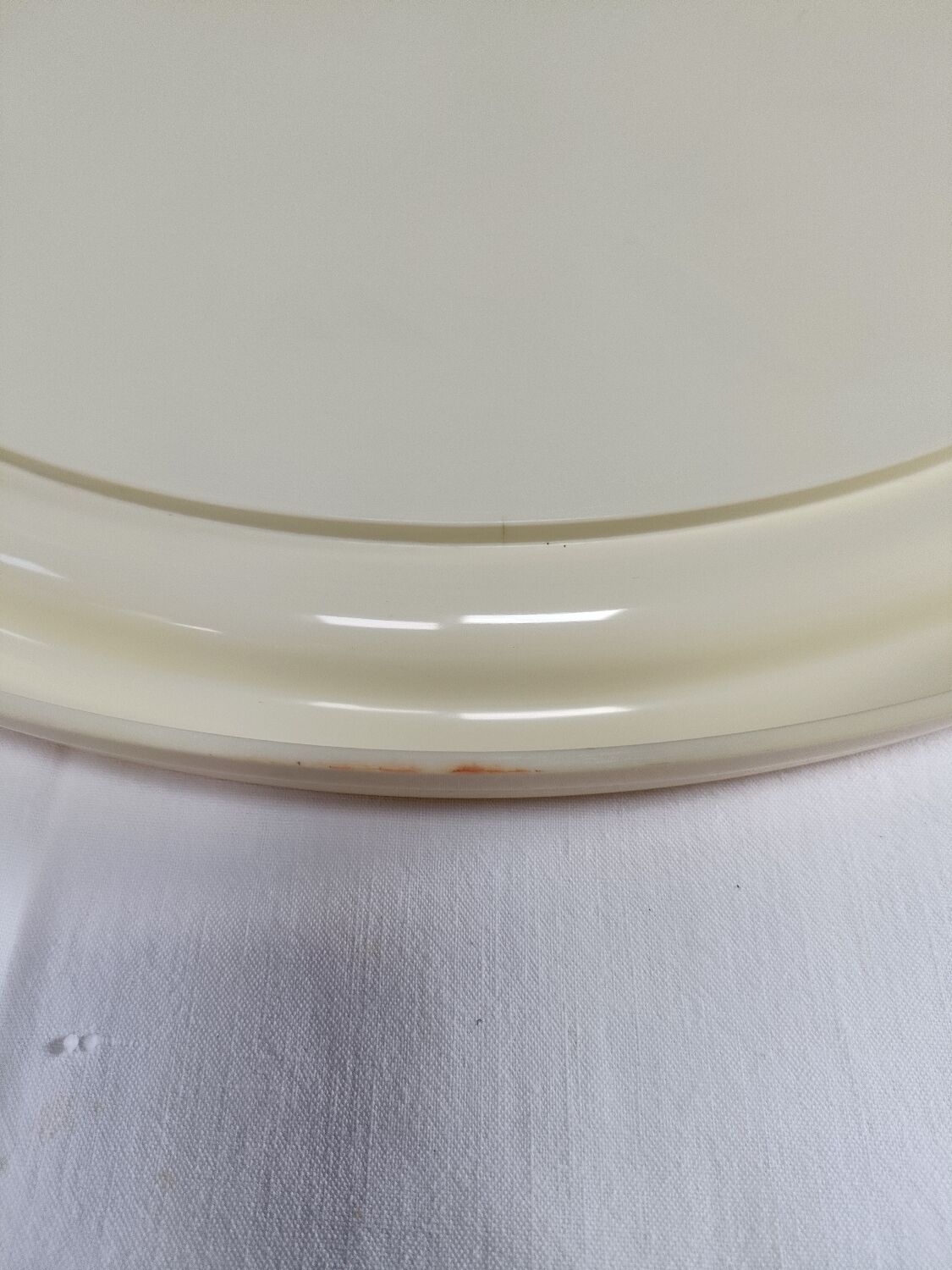 Round mirror in cream plastic, French house Syla, 70s