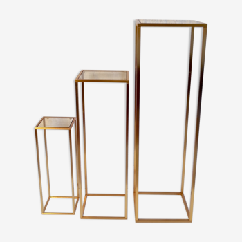 Pull-out harnesses in gilded brass and smoked glass.