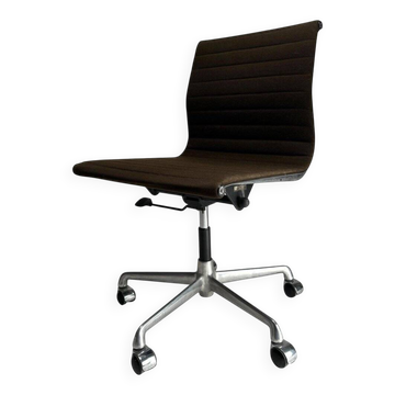 Chaise pivotante EA107 par Charles et Ray Eames pour ICF De Padova, années 1970