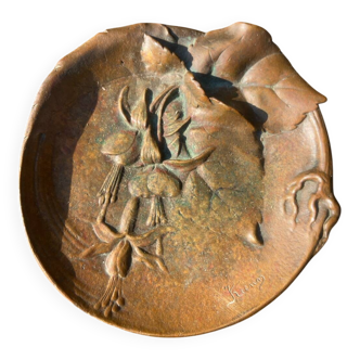 Art Nouveau bronze catchall/dish signed Leon Kann.