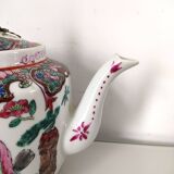 Chinese porcelain teapot flower characters