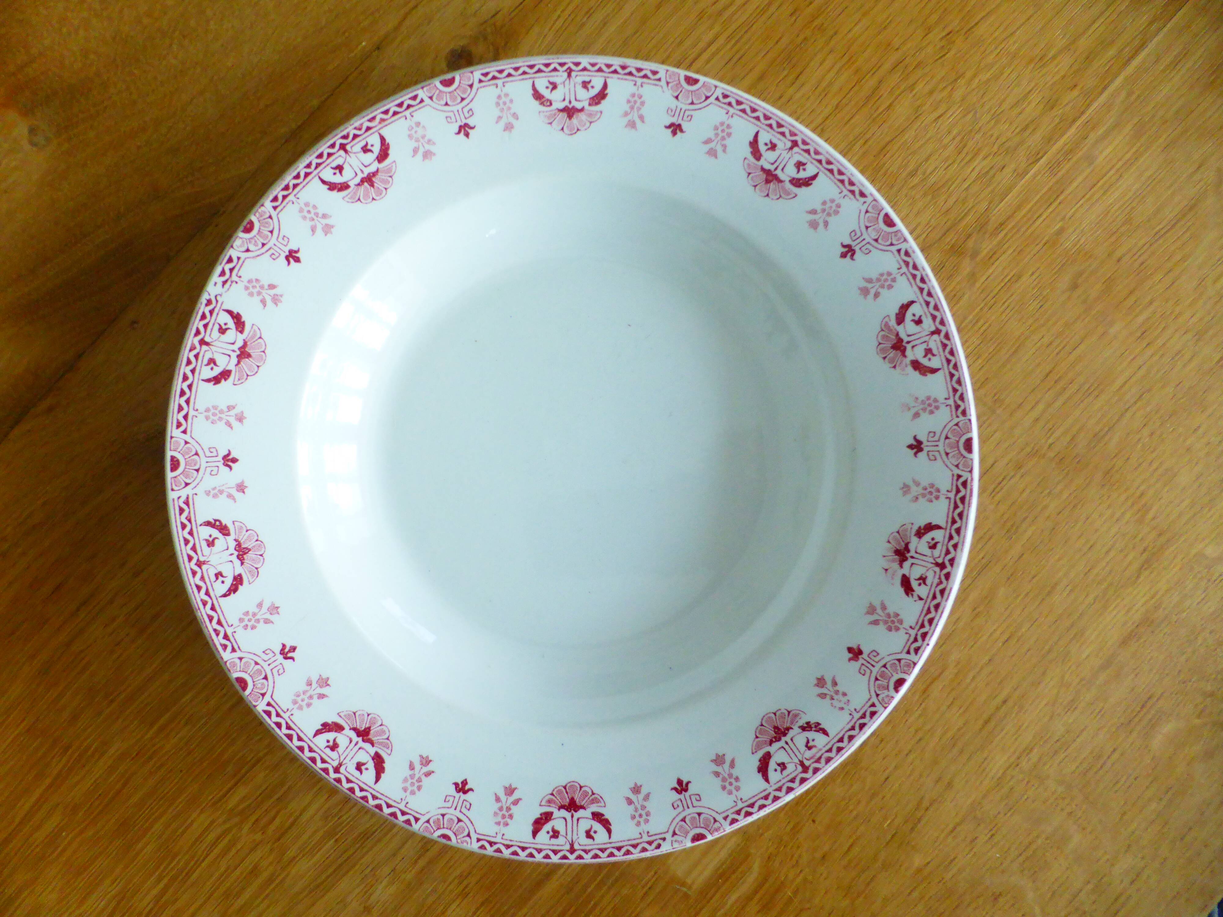 1 hollow iron earthenware plate from Gien, Grenade model 221270