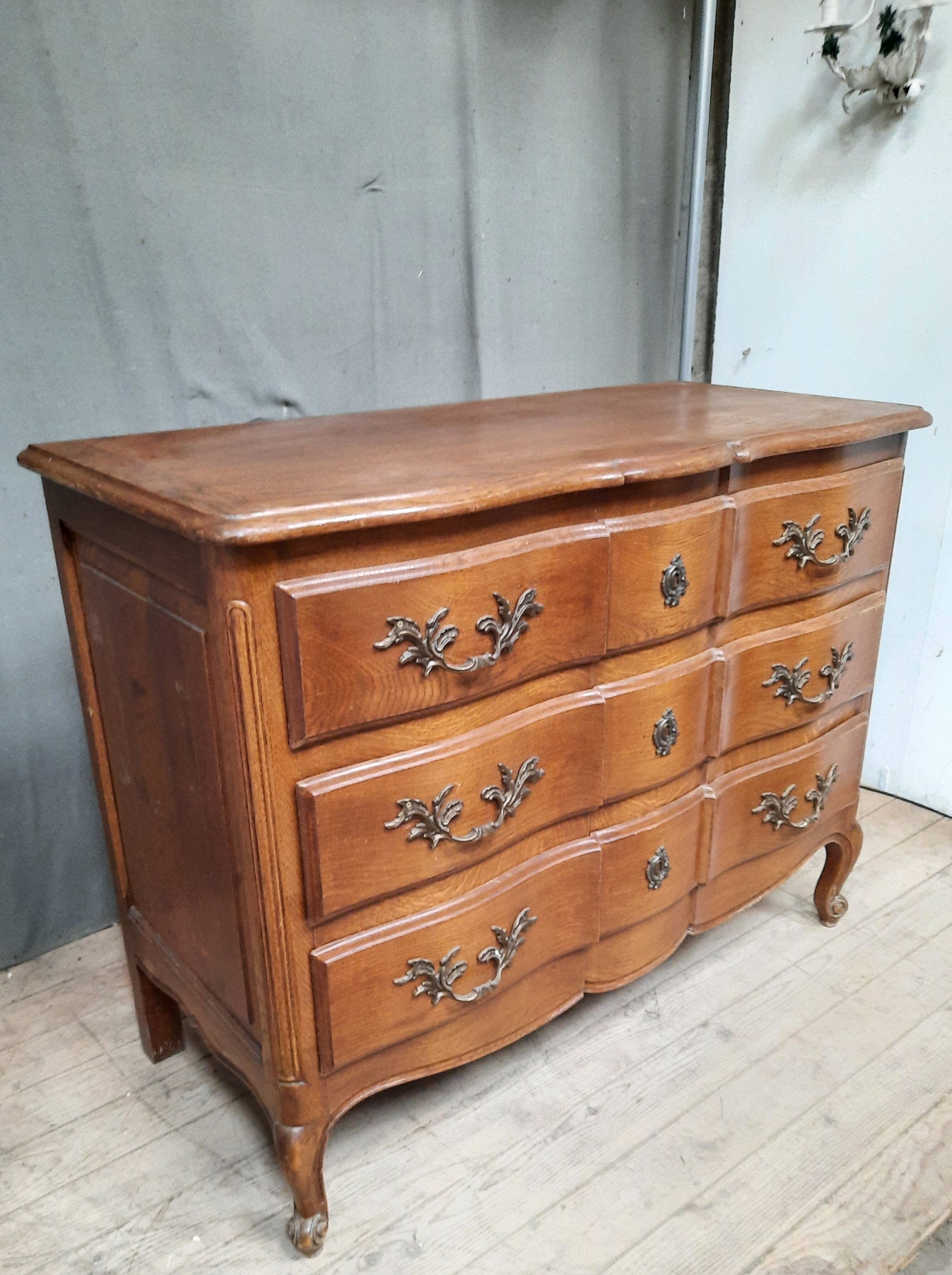 Chest of drawers oak crossbow