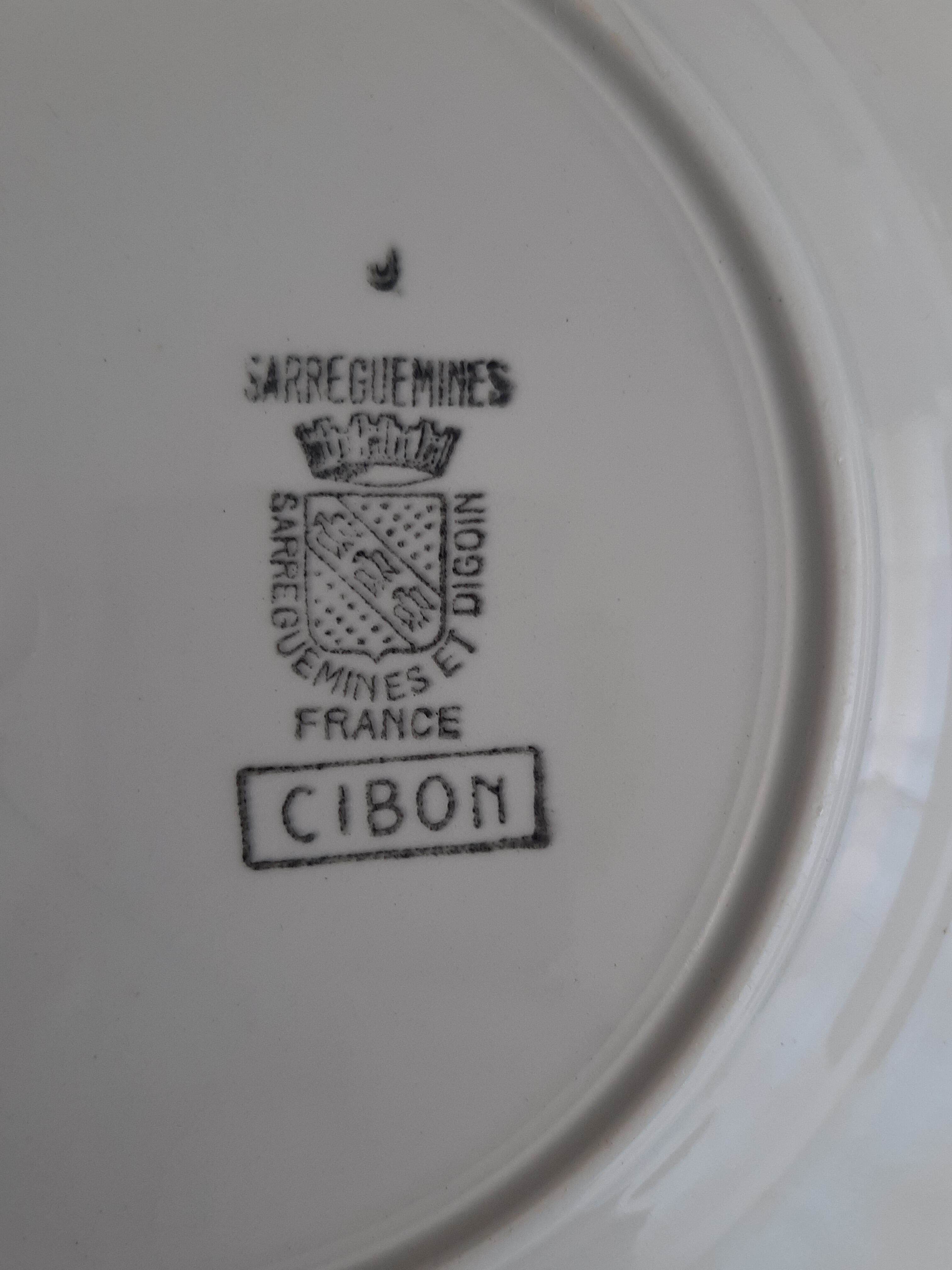 Set of 12 Sarreguemines dessert plates