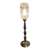 Lampe à poser pied doré et son globe en verre bullé allongé