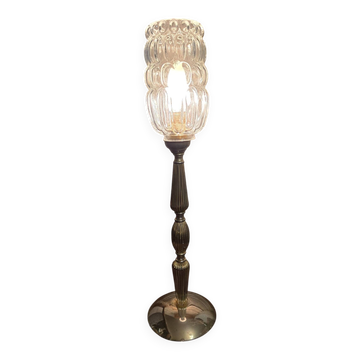 Lampe à poser pied doré et son globe en verre bullé allongé