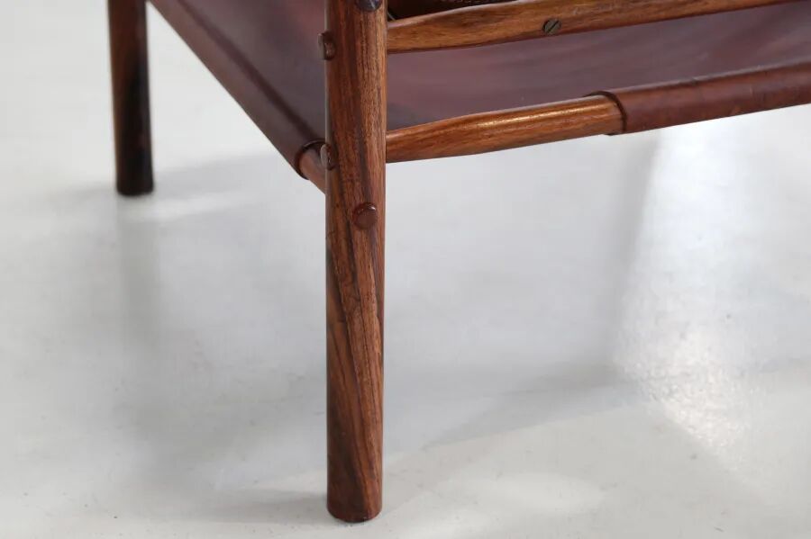 Deux fauteuils Arne Norell Sirocco en palissandre et cuir.