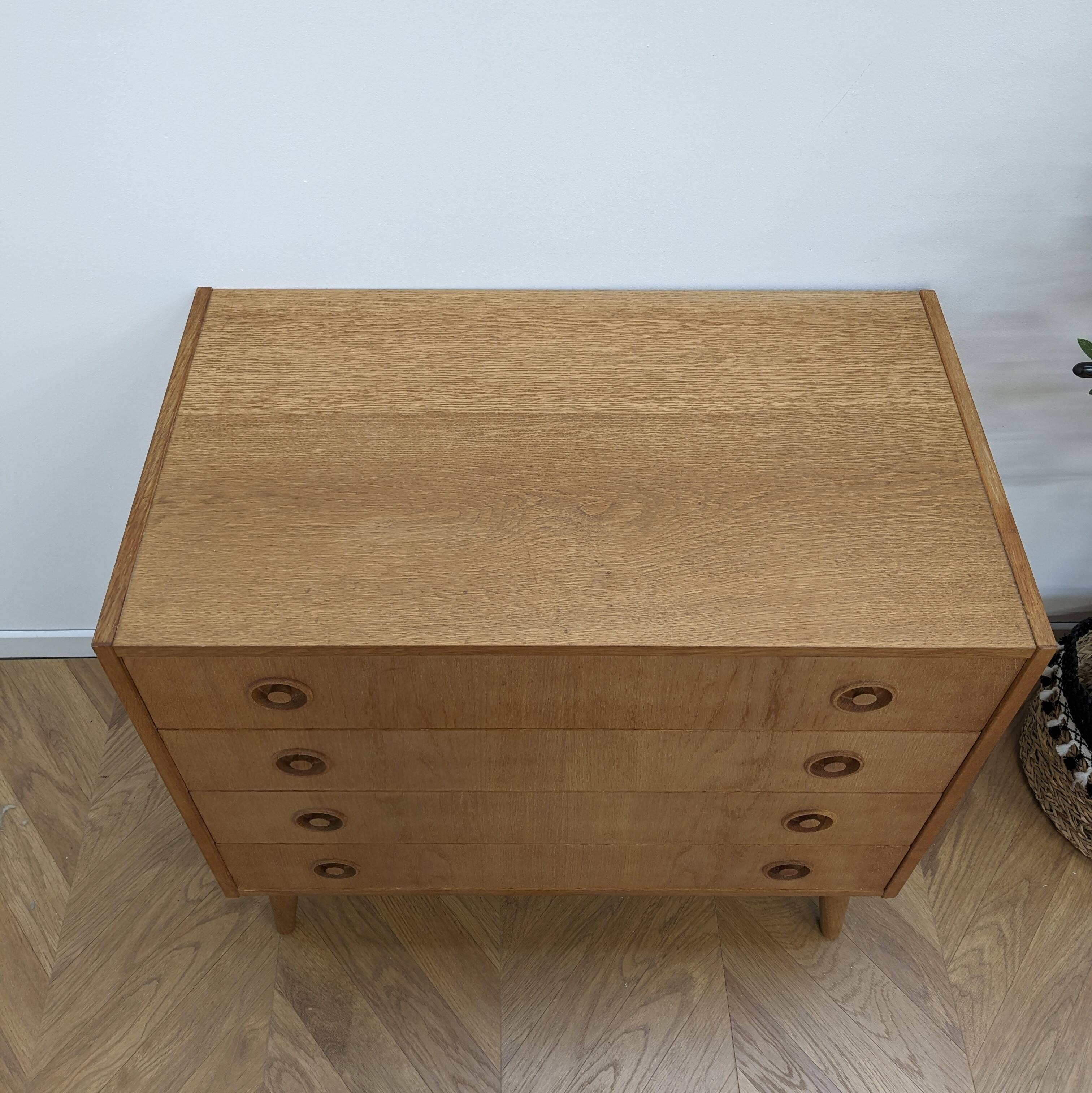 Oak chest of drawers