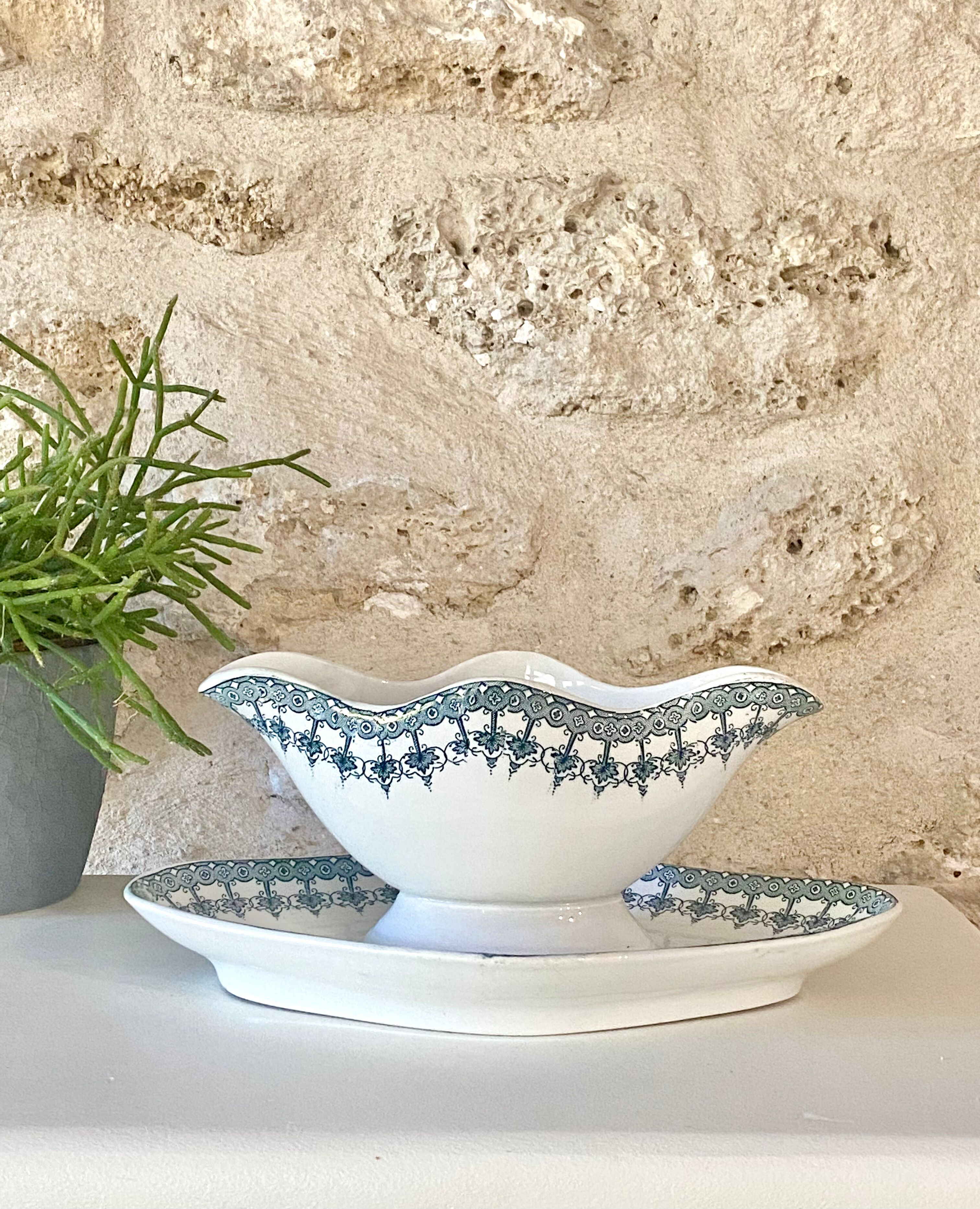 Gravy boat