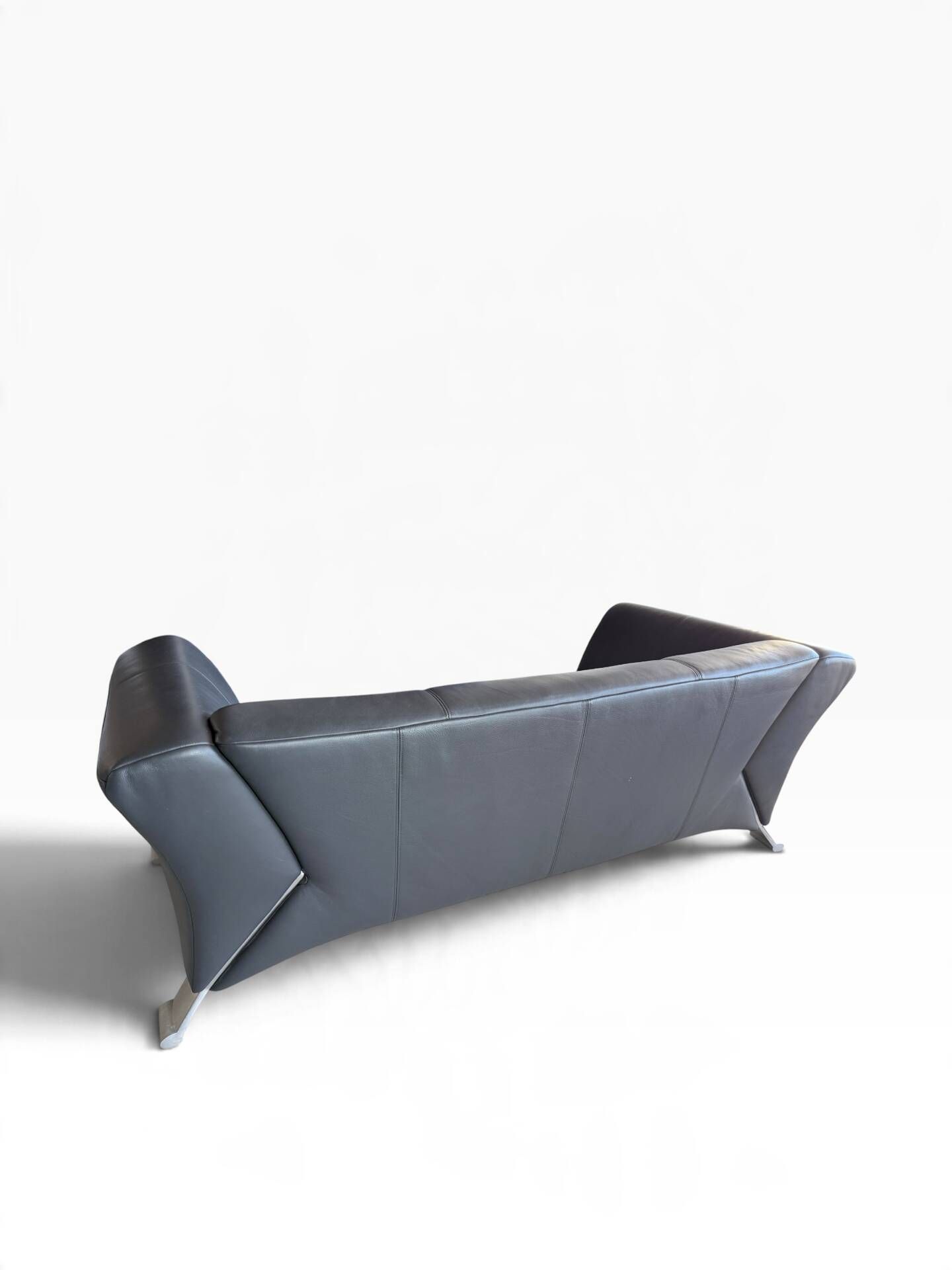 Rolf Benz 322 – Black 2-seater leather sofa
