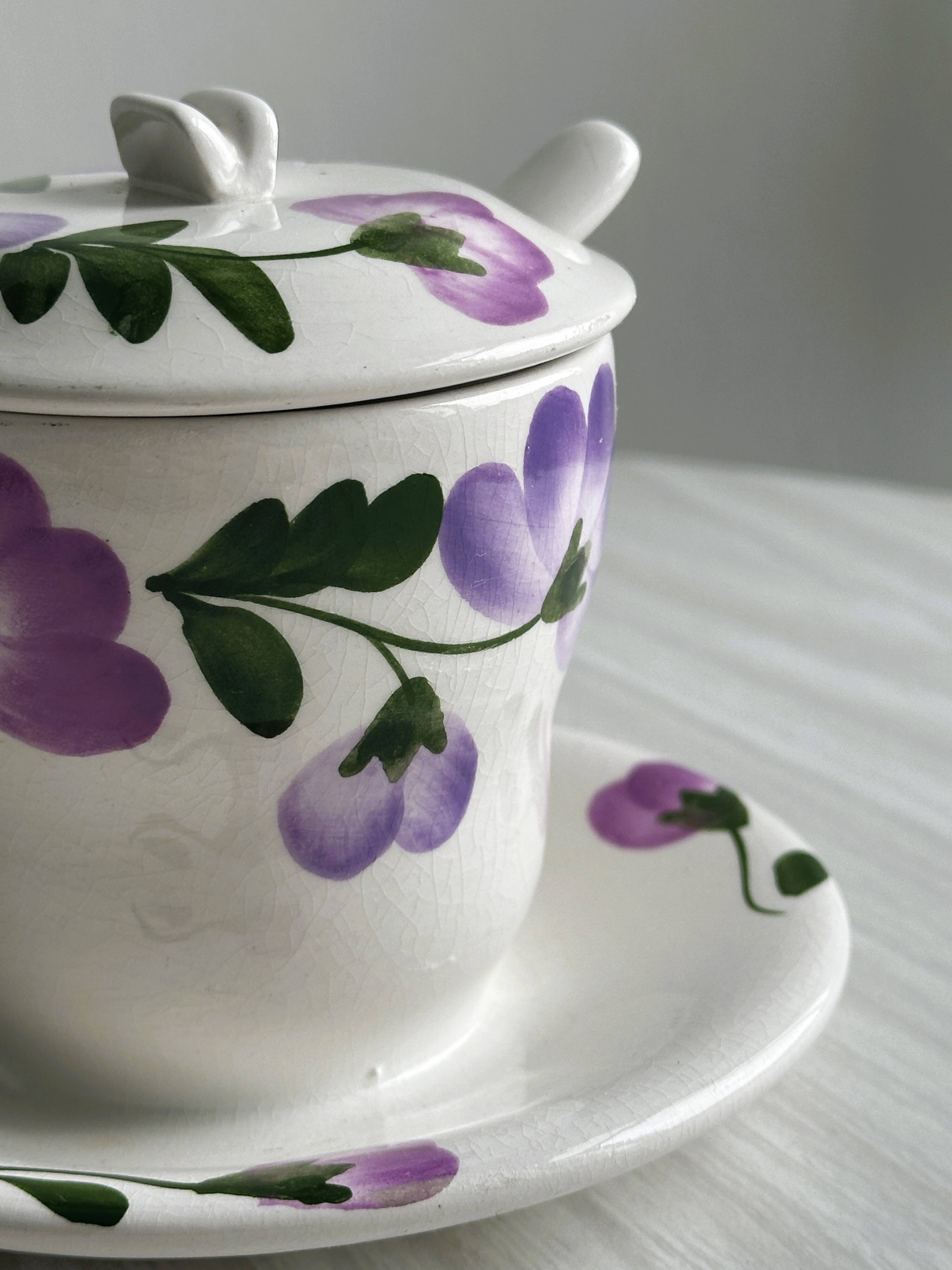 Sugar bowl, jam or honey pot hand painted "Richard Ginori", made in Italy.