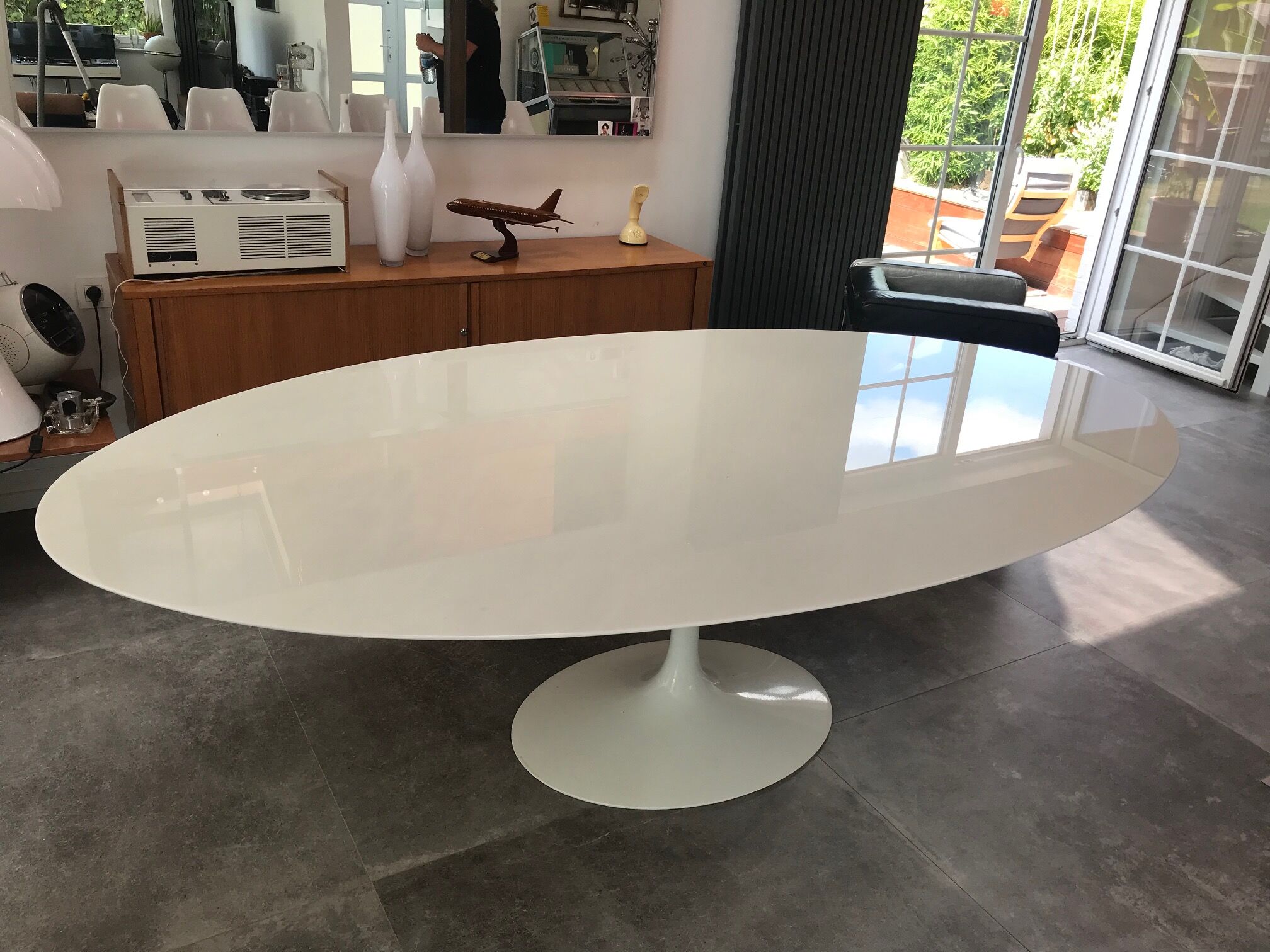Limited edition table by Eero Saarinen for Knoll studio in extra white marble