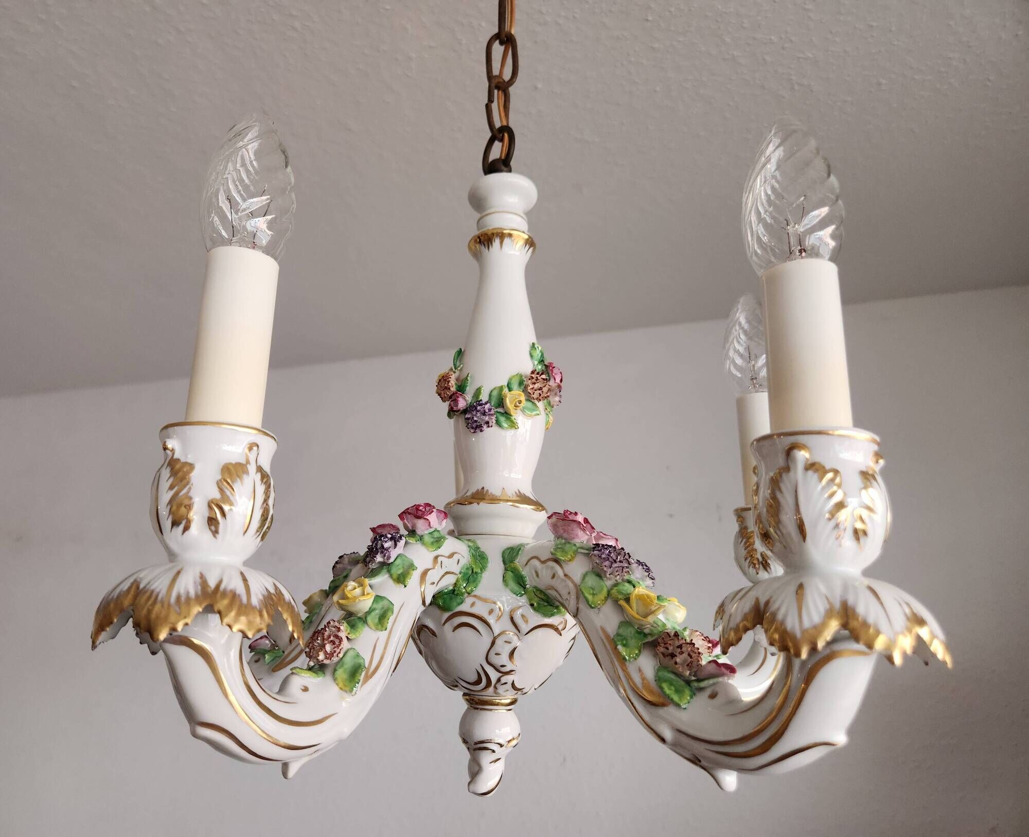 Handgeformt vergoldet vintage Porzellan Kronleuchter Capodimonte 1960er