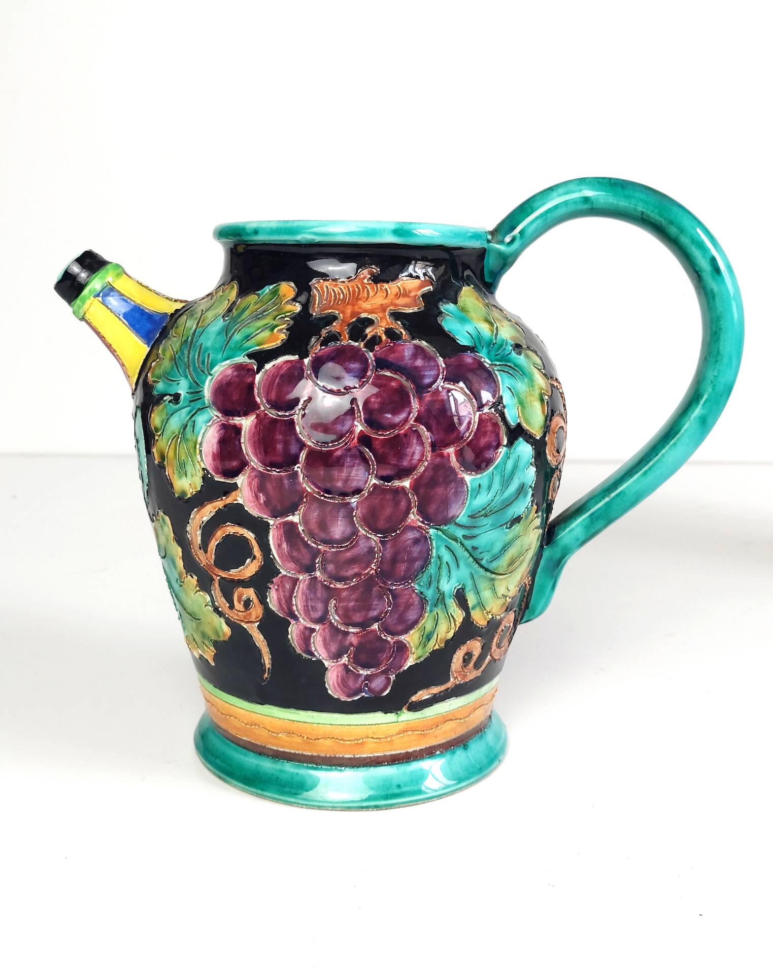 Lot of vases and carafes in earthenware and ceramic.