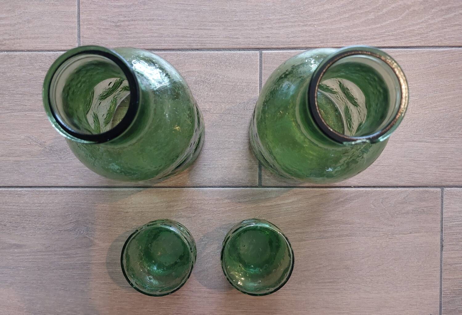 Bubble glass carafe, green bumpy