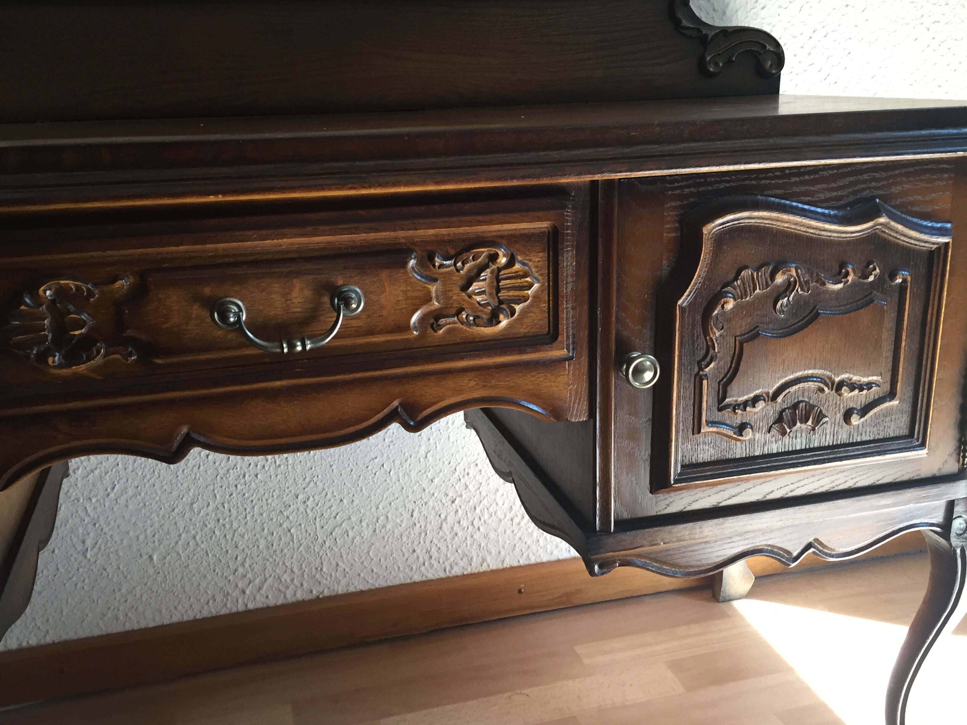 Hairdresser with triptych mirror