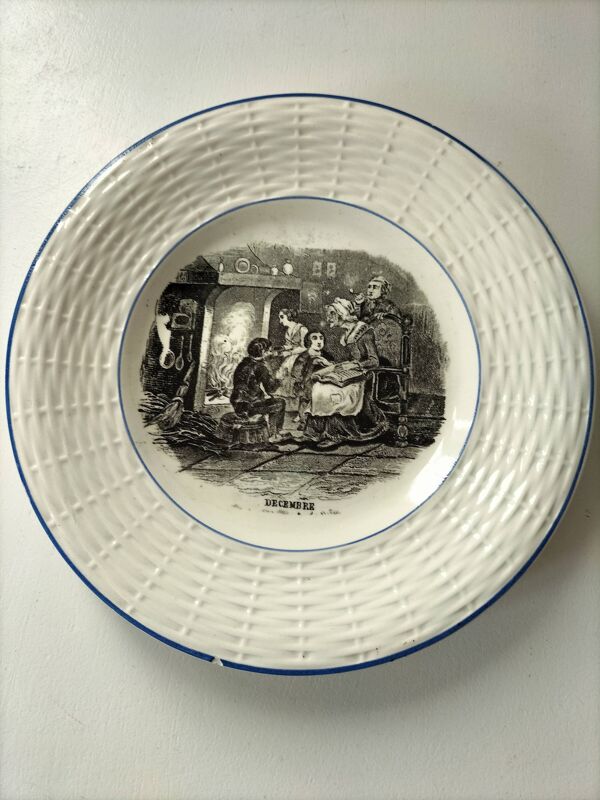 Série complète 12 assiettes Digoin Sarreguemines – Les 12 mois (1900-1920)