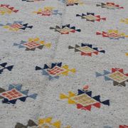 Tapis gris à motifs multicolore fait main en pure laine 180x117cm