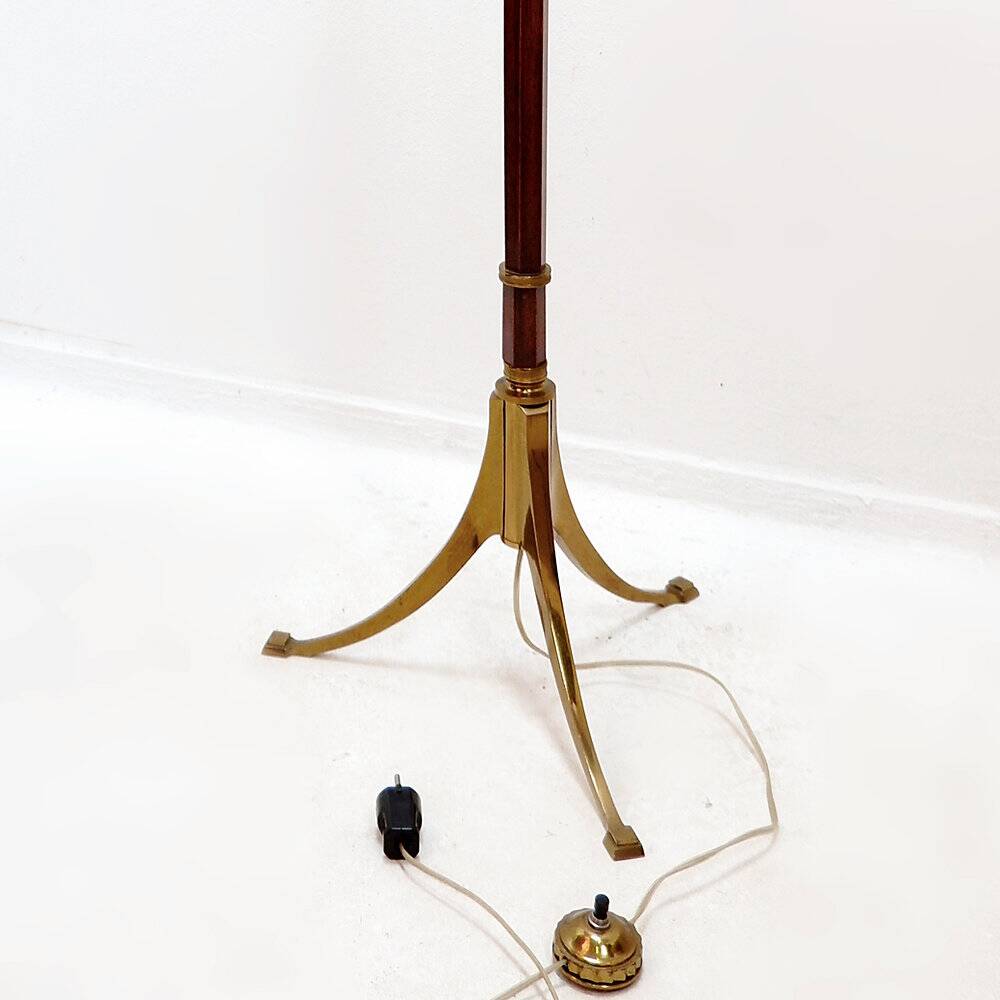 Library or reading floor lamp in brass and wood, mid-20th century.