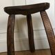 Tabouret brutaliste tripode