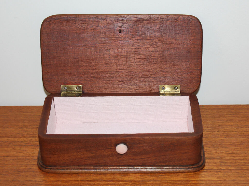 Wooden jewelry box