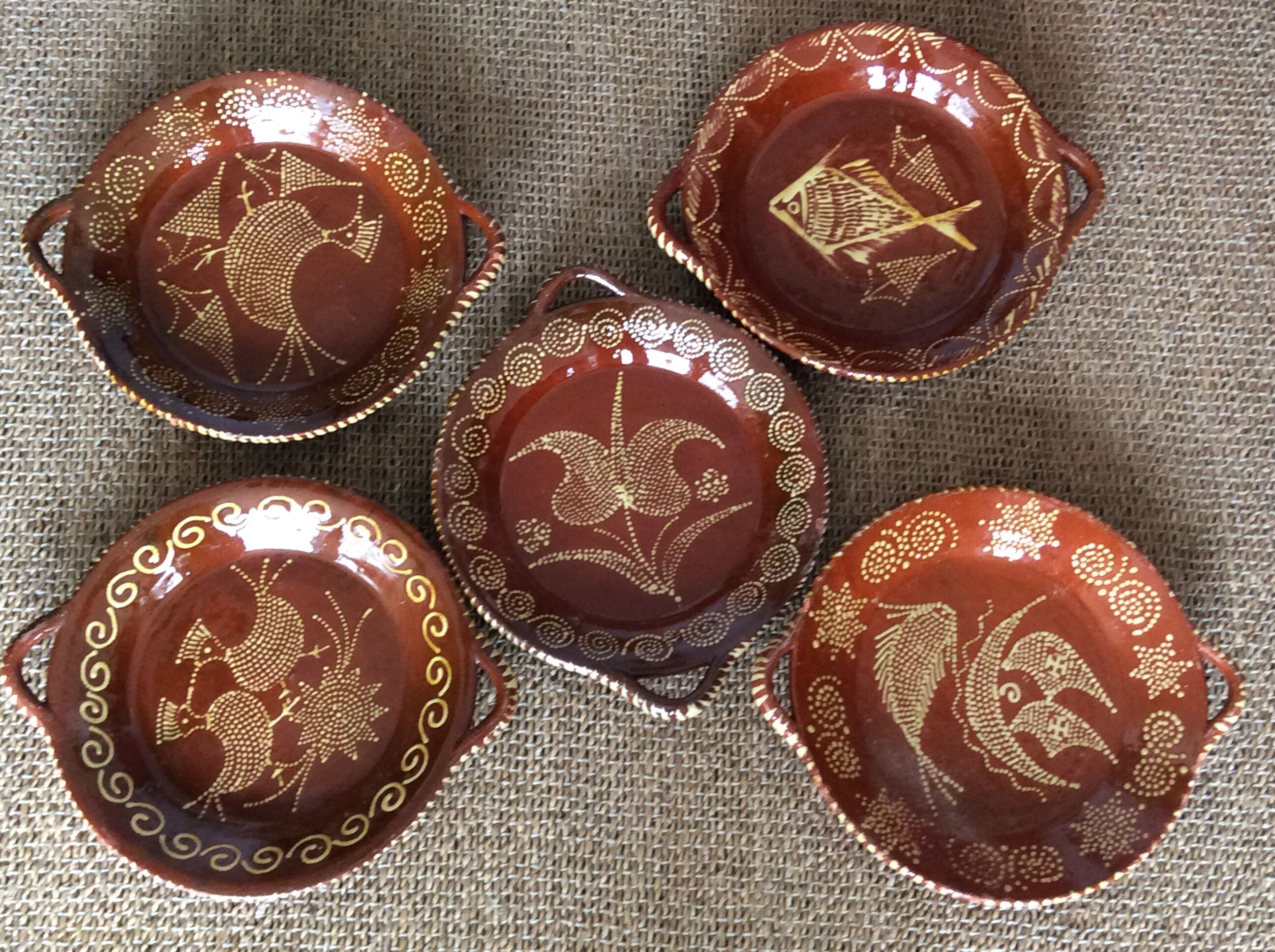5 flat plates in glazed terracotta