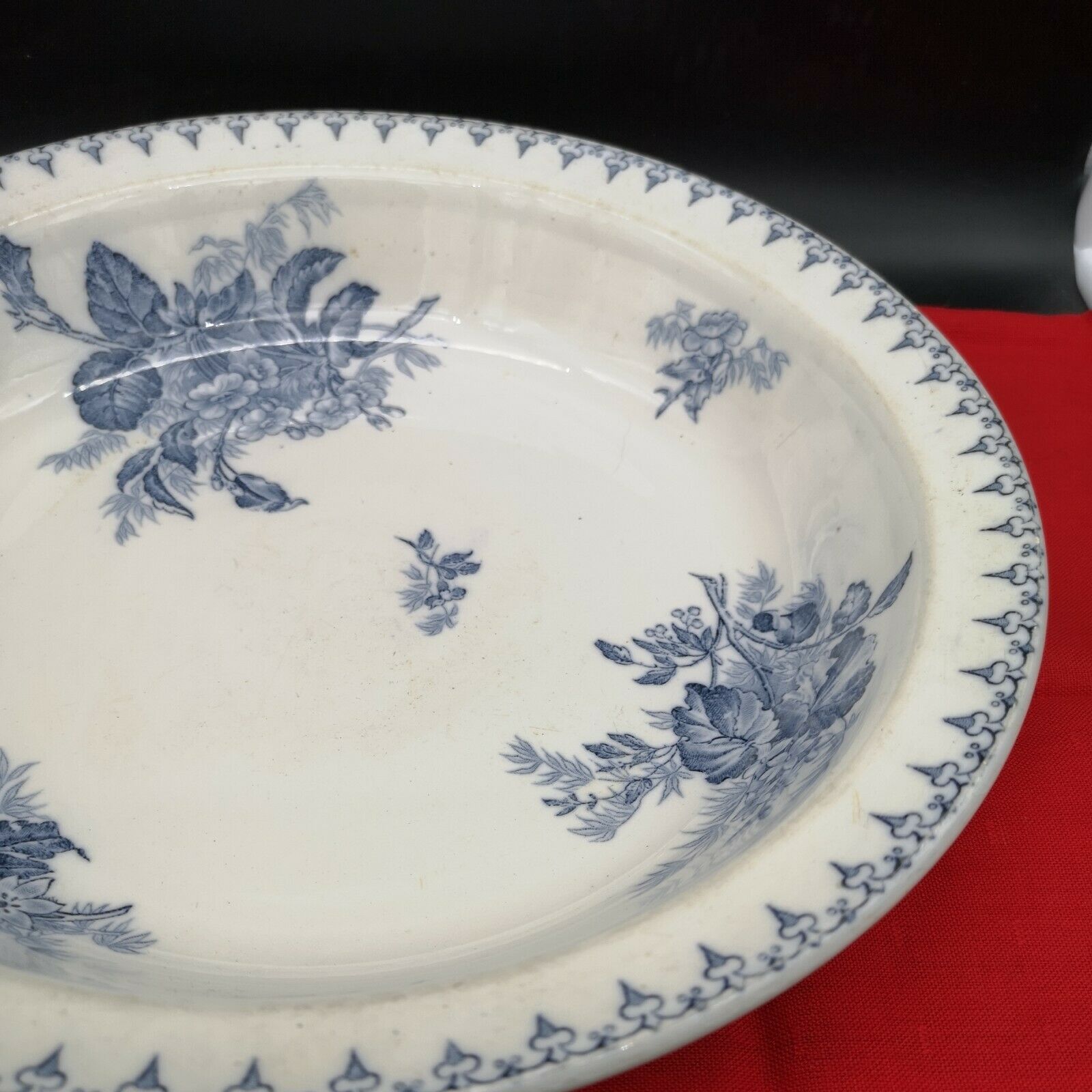 Round flat hollow earthenware Sarreguemines model Flora