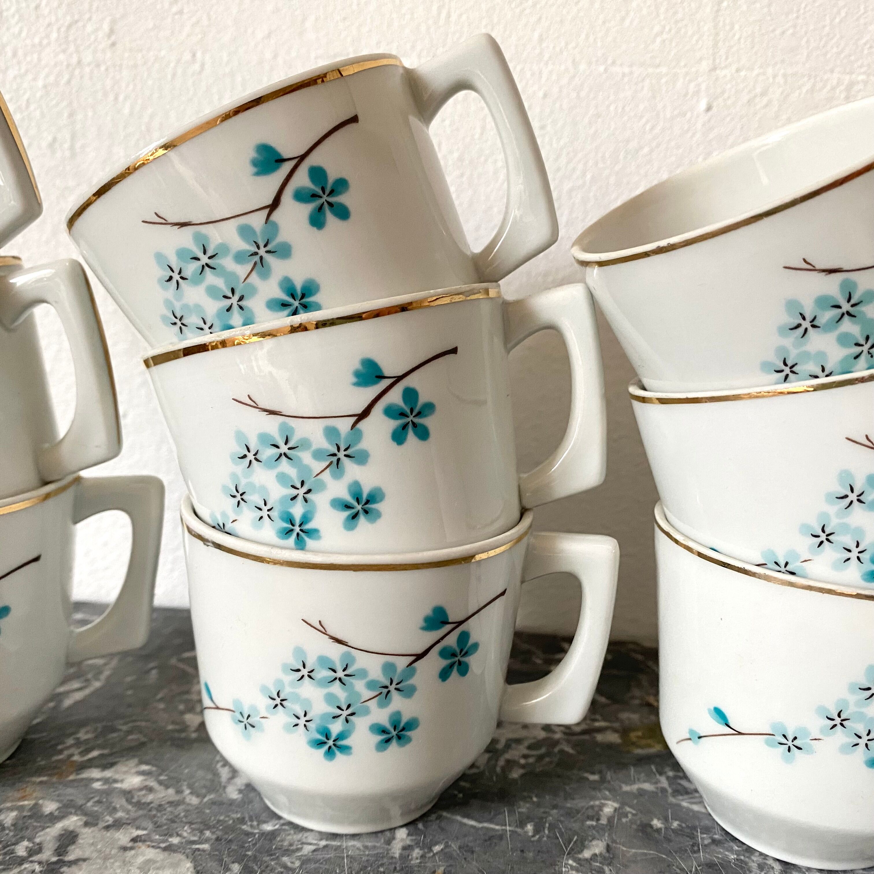 Set of 12 porcelain cups