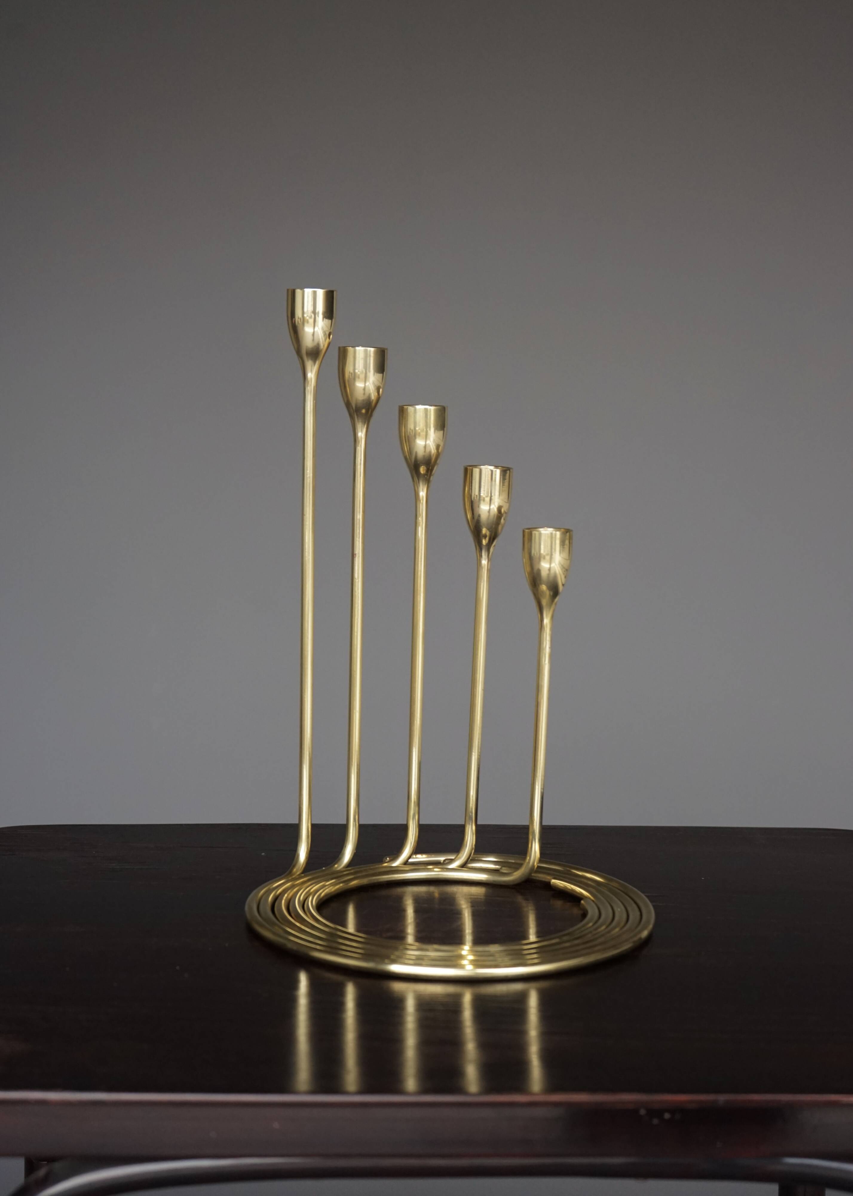 Ensemble de candélabres en laiton massif Spiral de design danois. Années 1960.