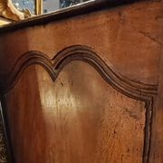 Commode en noyer XVIII